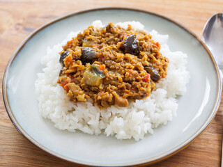 茄子とトマトのキーマカレー