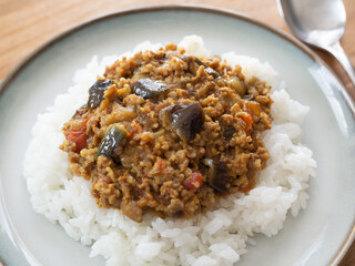 茄子とトマトのキーマカレー