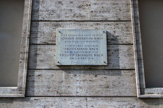 gedenktafel an bachs wohnhaus in weimar