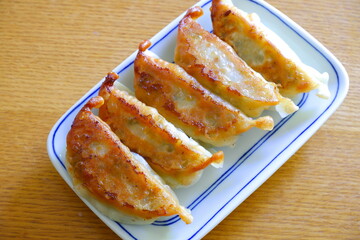 外側がパリパリ、中身はしっとりの、美味しい焼き餃子