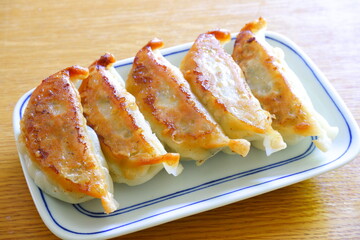 外側がパリパリ、中身はしっとりの、美味しい焼き餃子