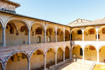 Fototapeta na wymiar Courtyard of the Basilica of Saint Francis of Assisi, Assisi, Umbria, Italy, Europe