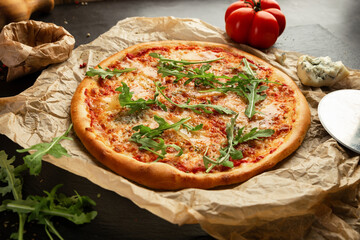 Cheese pizza with rucola