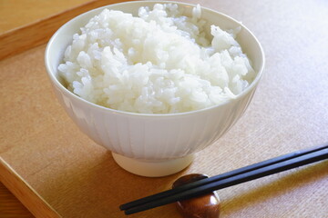 炊き立てでアツアツの白米のご飯