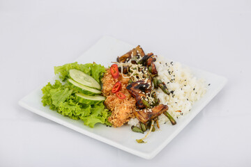 Thai style rice with chicken and vegetables
