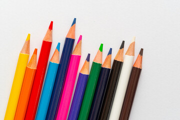 カラフルな色鉛筆