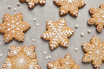 Obraz na płótnie Canvas Tasty Christmas cookies on light grey table, flat lay