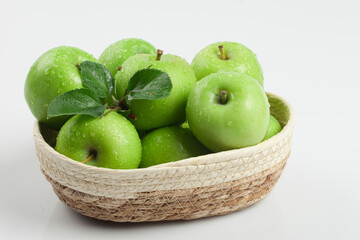 Fototapeta na wymiar fruits, nukki, water drops, apples, aroris apples, food,과일,누끼,물방울,사과,아로리사과,음식,