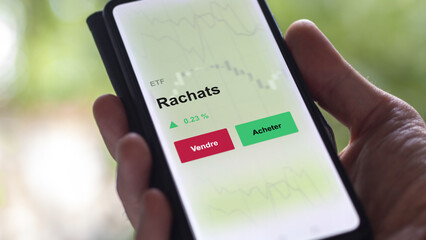 Un investisseur analyse un fonds etf rachats sur un graphique. Un téléphone affiche le cours de l'ETF. Texte en français francais rachats