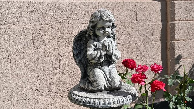 figurine of a child who prays