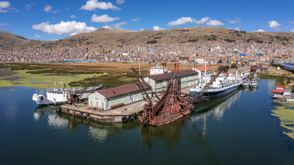 Puerto lacustre en Puno
