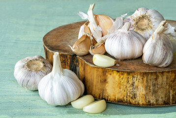 Garlic bulbs on cutting board.