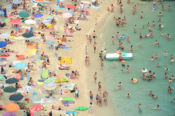 the beaches of Tropea are very crowded with tourists in August. - obrazy, fototapety, plakaty