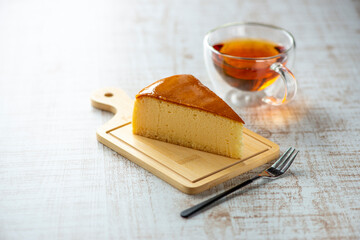 チーズケーキ（チーズスフレ）と紅茶
