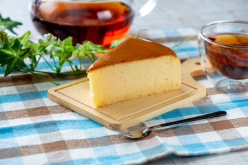 チーズケーキ（チーズスフレ）と紅茶