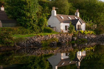 Casa en espejo de Kyleakin, Isla de Skye