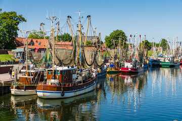 Fischerboote im Hafen von Greetsiel; Ostfriesland; Deutschland