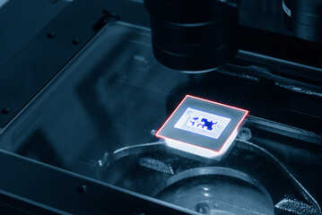 Obraz premium The close up scene of the computer chips with lighting effect on the microscope.