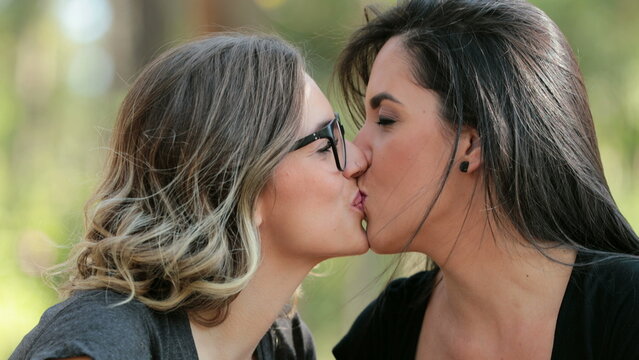 LGBT lesbian couple kiss real life Girlfriends kissing each other