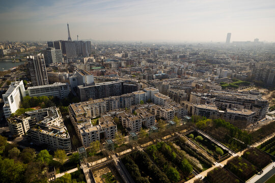 VIEWS OF PARIS FROM THE ATMOSPHERIC OBSERVATION BALLOON. Aerial view of Paris from the atmospheric observation balloon located in the Andr&eacute; Citroen park in the 15th district. Paris, France.