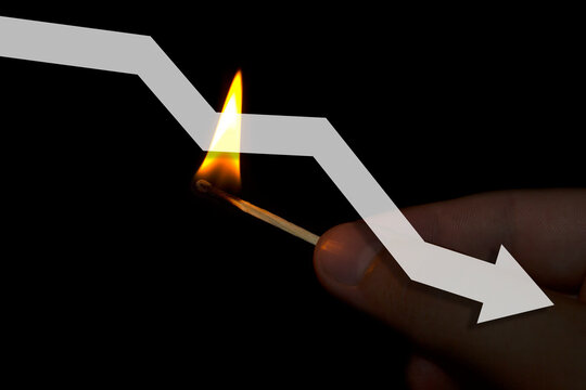 decrease in natural gas prices, decrease in gas production, loss of light, burning match in the dark with an arrow of the dynamics of the decline, the concept of a crisis