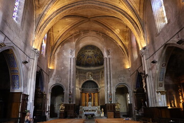 Fototapeta na wymiar L'église Saint Pierre, vue de l'intérieur, ville de Gaillac, département du Tarn, France