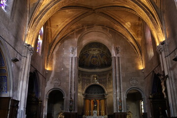 Fototapeta na wymiar L'église Saint Pierre, vue de l'intérieur, ville de Gaillac, département du Tarn, France