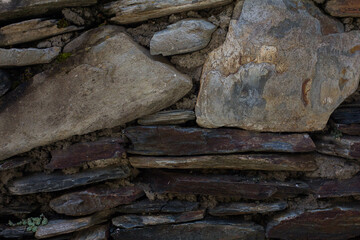 mur en pierre seche pyrennees