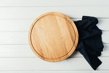 Round cutting board with napkin