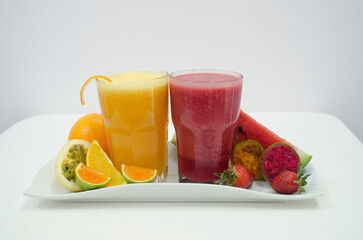 Zumo de naranja y de fresa, naranja y fresa