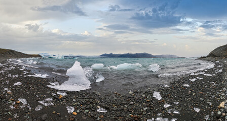 Jokulsarlon glacial lake, lagoon with ice blocks, Iceland. Situated near the edge of the Atlantic Ocean at the head of the Breidamerkurjokull glacier, Vatnajokull icecap or Vatna Glacier.