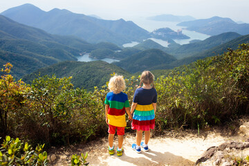 Family hiking in Hong Kong mountains - obrazy, fototapety, plakaty