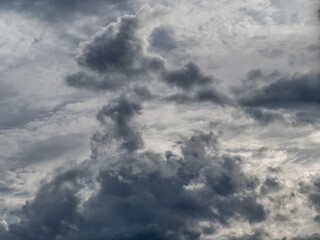 Obraz premium Wolken am blauen Himmel