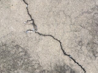 Fototapeta na wymiar cracked concrete wall