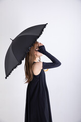 日傘をさす女性　Woman with a parasol	　