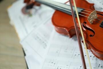 Fototapeta premium vintage violin on a sheet of music