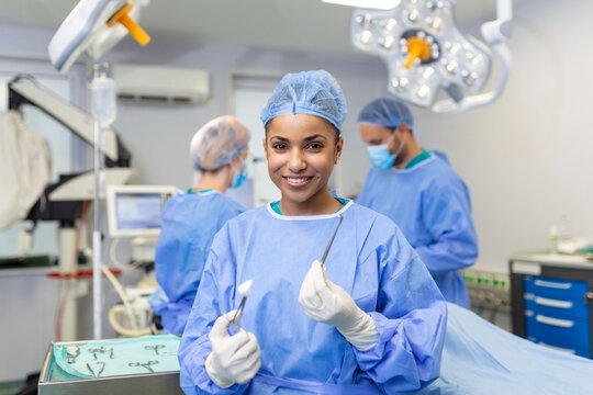 Portrait of African American woman surgeon standing in operating room, ready to work on a patient. Female medical worker in surgical uniform in operation theater.