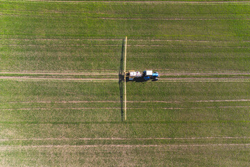 agricultural machine treats pesticides from pests and diseases