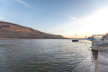 Rheinufer Bingen im Sonnenaufgang