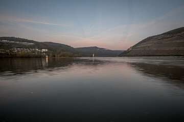 Rheinufer Bingen im Sonnenaufgang