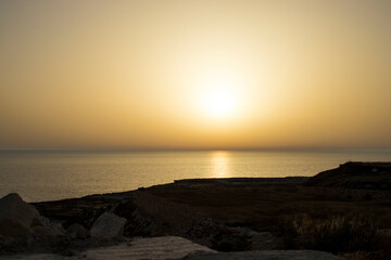Fototapeta premium Atardecer en Malta, hermosa puesta de sol en la Isla