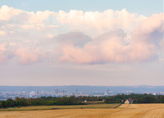 Obraz premium Evening sky at sunset and rural landscape