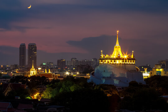Golden Mount Temple in Bangkok at dusk (Wat Sraket, Thailand)