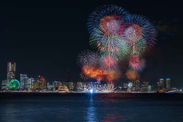 横浜みなとみらいの花火大会【神奈川県・横浜市】
Yokohama Minato Mirai Fireworks Festival - Japan
