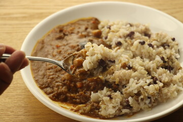 酵素玄米カレーの箸上げ