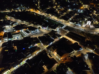 Obraz premium Night photography of a planned historic city in the midst of nature