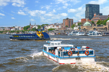 Hamburg, Elbe und Landungsbrücken