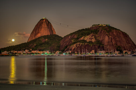 Ba&iacute;a de Guanabara e morro do P&atilde;o de A&ccedil;&uacute;car, Rio de Janeiro, Brasil.