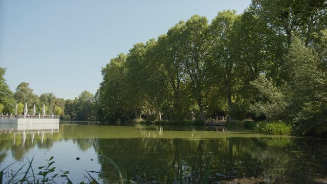 Stuttgart Schlossgarten, citypark, restaurant on a sea