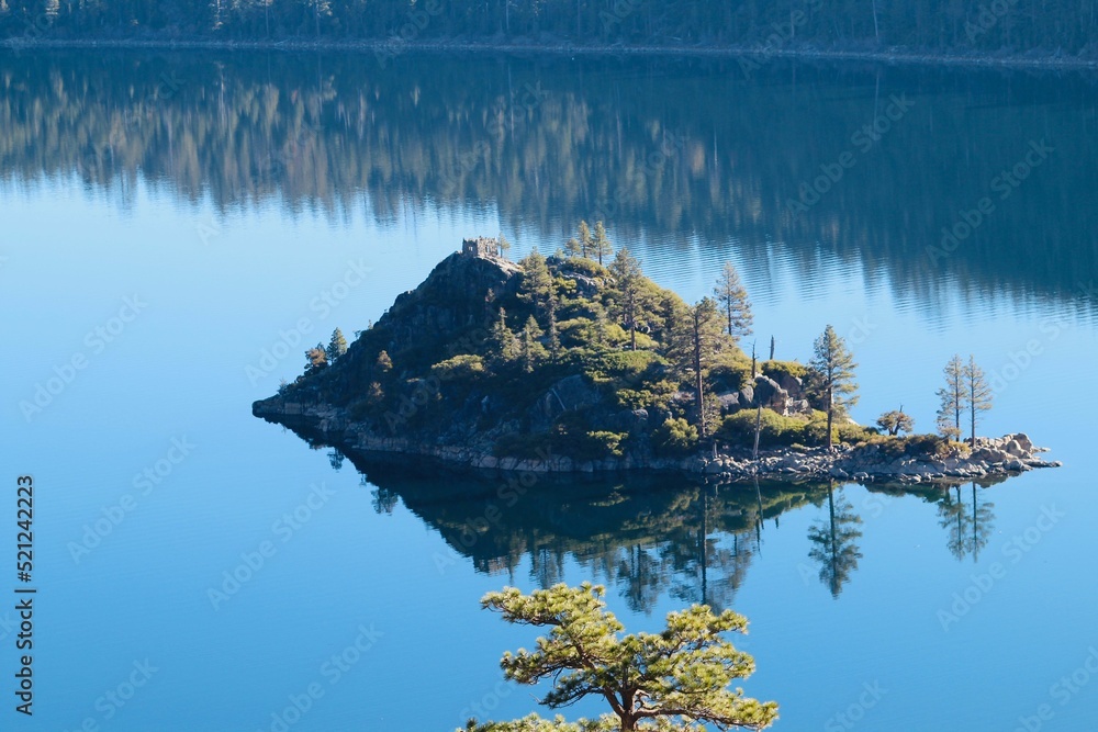 Poster beautiful view of the calm lake with reflection of trees in the water